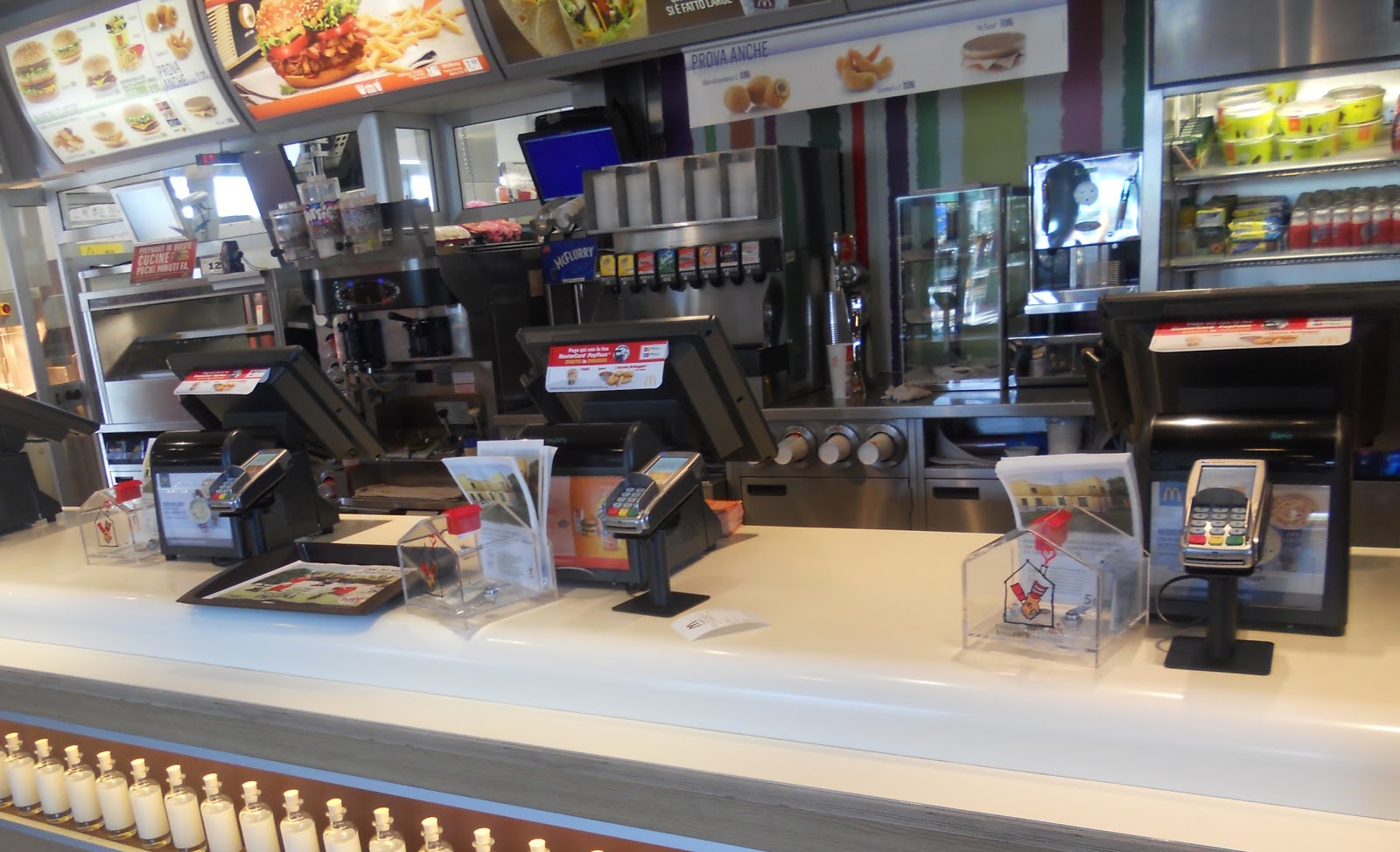 Uomo resta incastrato per ore nel seggiolone di McDonald's - FOTO - 19/05/2013